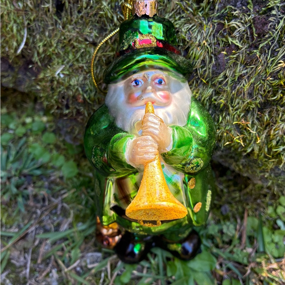 🍀 Glass Leprechaun Santa Ornament – 7” Hand-Painted - Picture 4 of 4